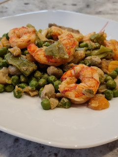 Una foto de Menestra de verduras y gambones