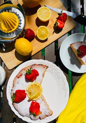 A picture of Strawberry & Lemon Cake! 🍓🍋.