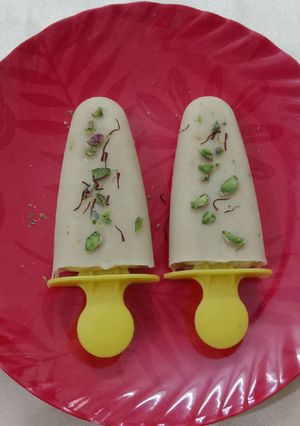 A picture of Kesar Pista Kulfi.