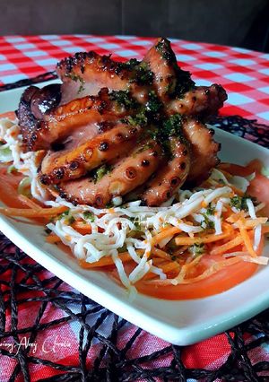 Foto principal de Pulpo a la plancha con pasta de cilantro, jengibre y ajo