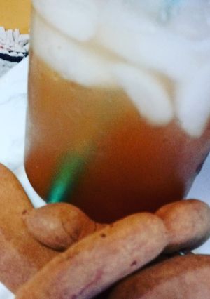 A picture of Tamarind water. Tamarindo agua fresca.