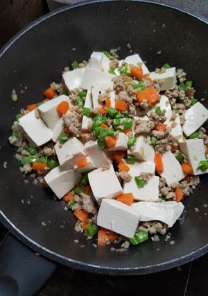 Hình của món Đậu hủ non xào thịt bằm.