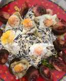Ensalada de gulas con gambas al ajillo