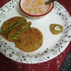 A picture of Matar kachori with cornflax.