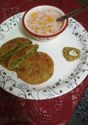 A picture of Matar kachori with cornflax.