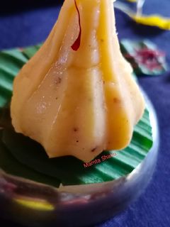 इंस्टेंट मावा मोदक रेसिपी मुख्य फोटो