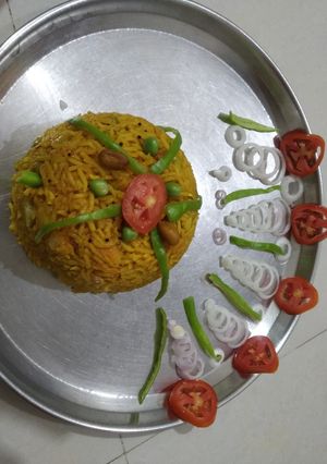 વેજ. પુલાવ (vej.pulao recipe in gujrati) રેસીપી મુખ્ય ફોટો