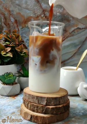 ચોકો વેનીલા કોફી (Choco Vanilla Coffee Recipe In Gujarati) રેસીપી મુખ્ય ફોટો