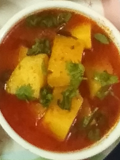 छिलके वाले आलू टमाटर की सब्जी (chilke wale aloo tamatar ki sabzi recipe in Hindi) रेसिपी मुख्य फोटो