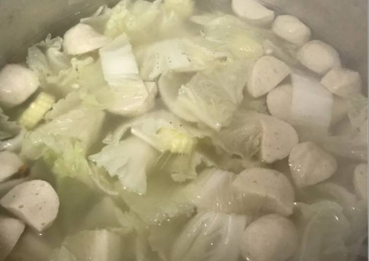 Sup sayur dan bakso ayam �?�