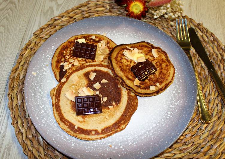 Pancakes de avena y coco con mini chocolatina