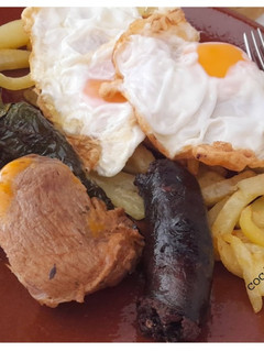 Una foto de Plato de los Montes -con lomo y huevo-