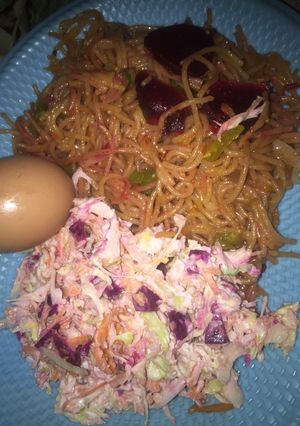 A picture of Fried spaghetti with betruis coleslaw.