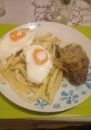 Una foto de Bistec a lo pobre de mamita