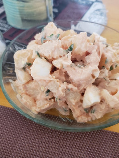 Una foto de Ensalada de papas y huevo con salsa rosada