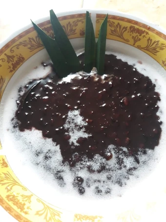 Langkah Mudah untuk Membikin Resep Bubur ketan hitam yang Uenak Anti Ribet, Mantap