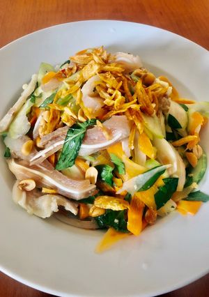 Hình của món Nộm tai heo cóc non.