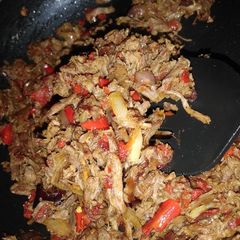 A picture of Shredded beef sauce.