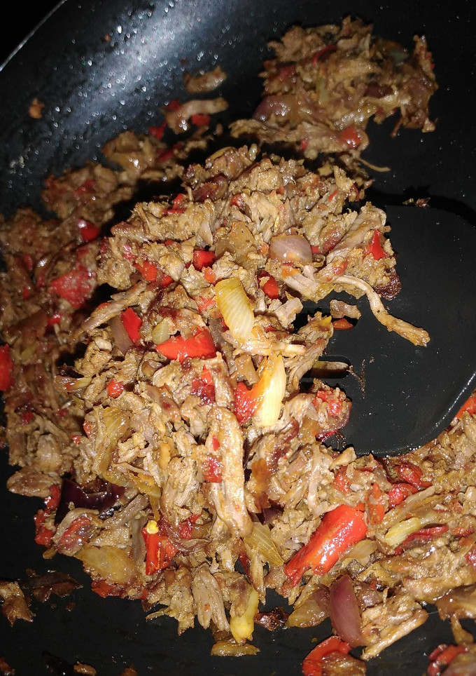 A picture of Shredded beef sauce.