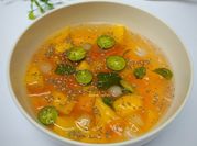 Gambar es sirup dan daun mint