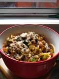 Espagueti con verduras y carne molida, sencillo y delicioso