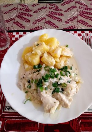 Una foto de Supremas al verdeo con crema y papas