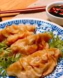 Bánh Xếp Mandu Nhân Thịt & Kim Chi Cay Chiên Nước