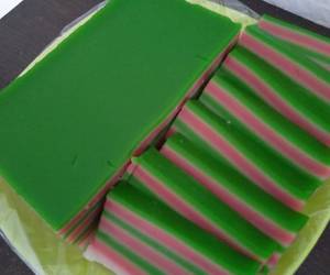 Resep Terbaru Lapis tepung beras Ala Warteg Resep Terbaru Lapis tepung beras Ala Warteg