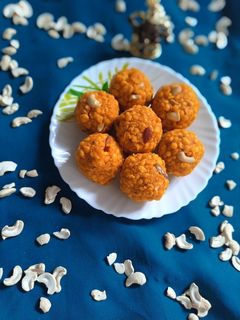 બુંદી ના લાડુ (Boondi Ladoo Recipe In Gujarati) રેસીપી મુખ્ય ફોટો