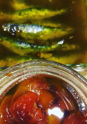 Una foto de Sardinas en aceite y tomates cherry