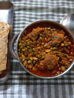 દાણા મુઠિયા નું શાક (Dana Muthia Shak Recipe In Gujarati) રેસીપી મુખ્ય ફોટો