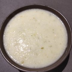 A picture of Leeks and Potato Soup.