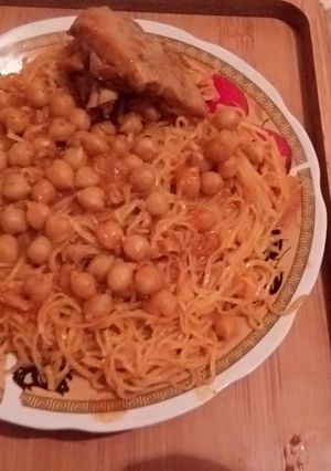 صورة لوصفة رشتة بمرق احمر