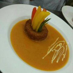 A picture of Cream of tomato Soup.