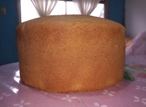 Una foto de Bizcocho de vainilla ideal para torta doble altura. Es una miga bien compacta