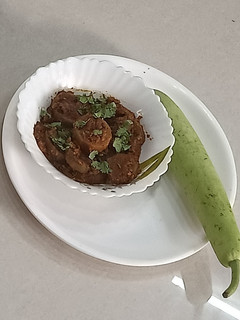 ફરાળી ભરેલી દૂધી નું શાક (Farali Stuffed Dudhi Shak Recipe In Gujarati) રેસીપી મુખ્ય ફોટો