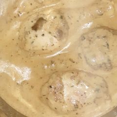 A picture of Creamy Herby Chicken (yummmmmmm!!!).
