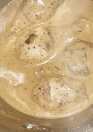 A picture of Creamy Herby Chicken (yummmmmmm!!!).