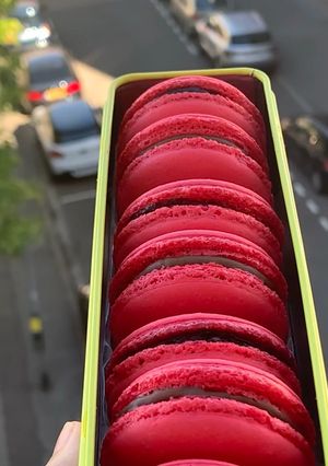 Une photo de Macarons au framboises et au chocolat