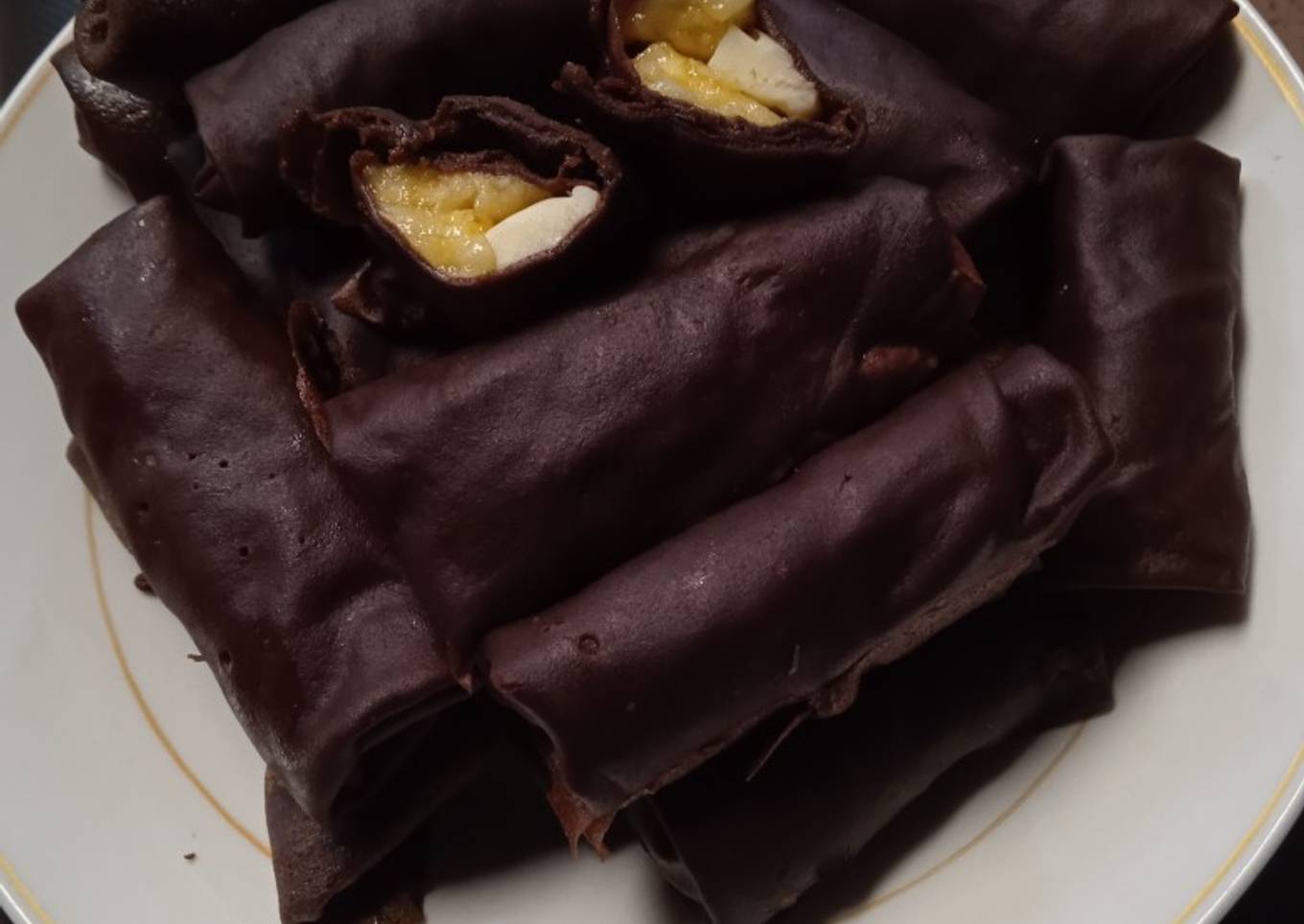 Dadar gulung coklat isi pisang keju