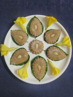 શીંગદાણા કેળા ની બરફી (Shingdana Kela Barfi Recipe In Gujarati) રેસીપી મુખ્ય ફોટો