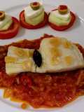 Bacalao al ajillo con salsa de tomate y pinchitos de tomate