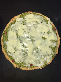 Una foto de Tarta de brócoli y salsa blanca!