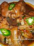 Patitas de cerdo con frijoles negros