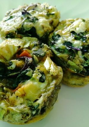 Una foto de Muffins de huevo con verduras