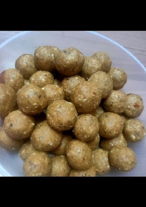 A picture of Jowar ladoos.
