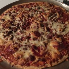 A picture of Frozen Pizza Deluxo.