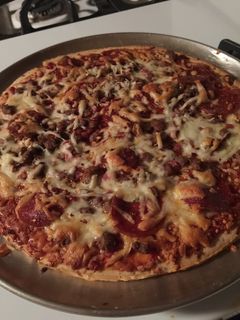 A picture of Frozen Pizza Deluxo.