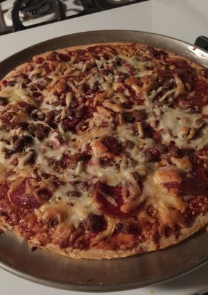 A picture of Frozen Pizza Deluxo.