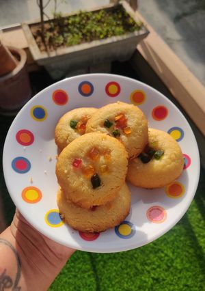 બટર બિસ્કીટ (butter biscute recipe in Gujarati) રેસીપી મુખ્ય ફોટો